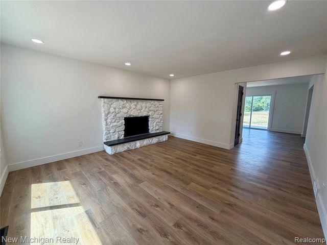 5184 W Carpenter Road, Flint, MI 48504