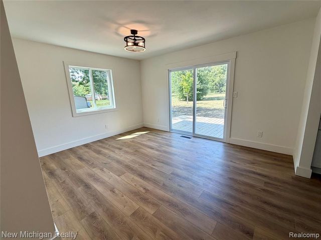 5184 W Carpenter Road, Flint, MI 48504