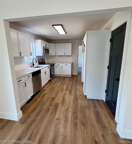 5184 W Carpenter Road, Flint, MI 48504