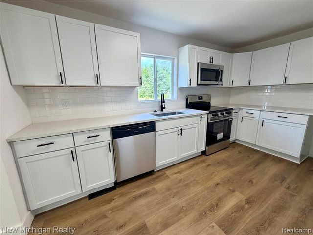 5184 W Carpenter Road, Flint, MI 48504