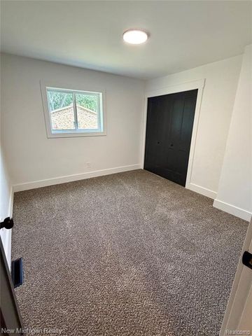 5184 W Carpenter Road, Flint, MI 48504