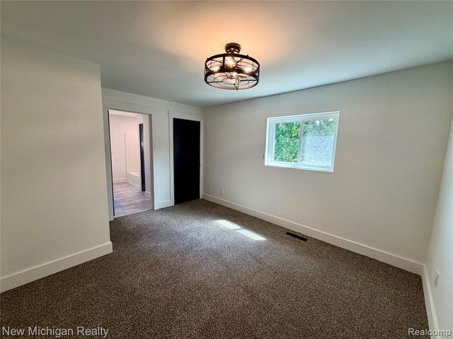 5184 W Carpenter Road, Flint, MI 48504