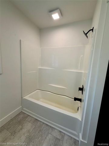 5184 W Carpenter Road, Flint, MI 48504