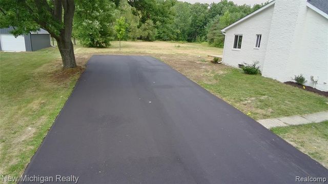 5184 W Carpenter Road, Flint, MI 48504