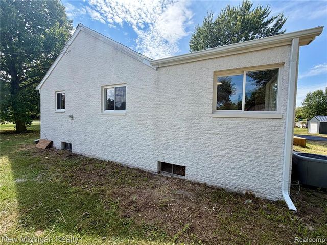 5184 W Carpenter Road, Flint, MI 48504