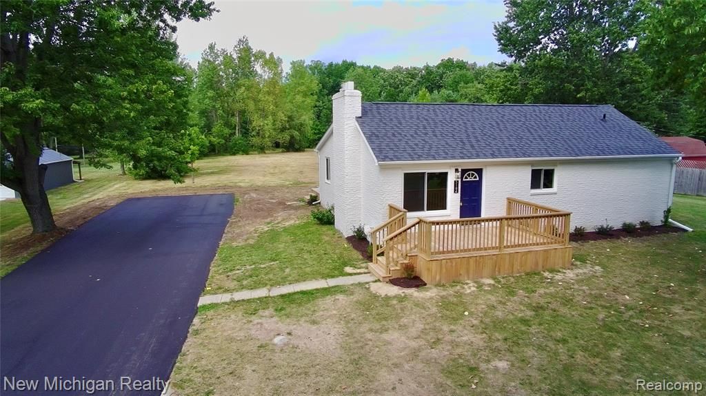 5184 W Carpenter Road, Flint, MI 48504