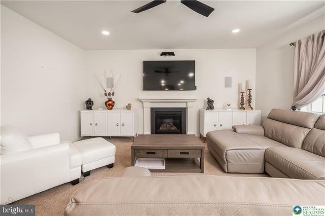 1043 LISA LN, Easton, PA 18045