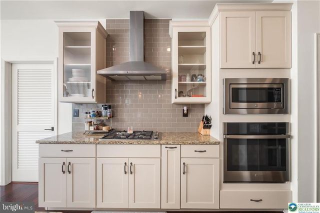 1043 LISA LN, Easton, PA 18045