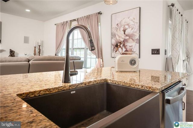 1043 LISA LN, Easton, PA 18045