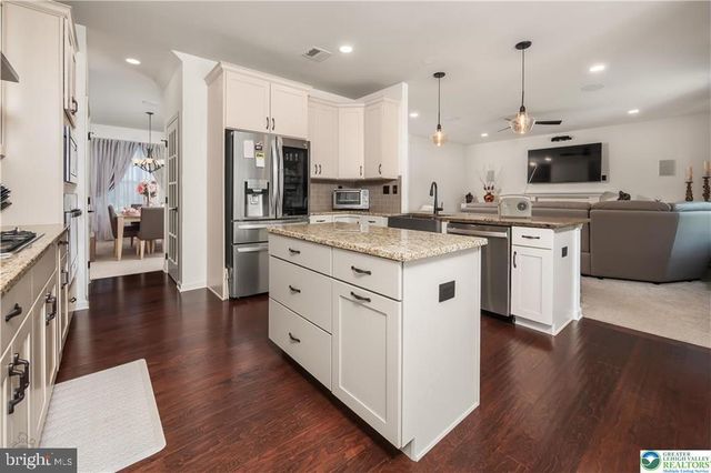 1043 LISA LN, Easton, PA 18045