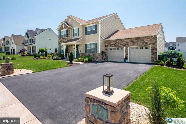 1043 LISA LN, Easton, PA 18045