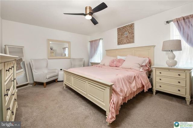 1043 LISA LN, Easton, PA 18045