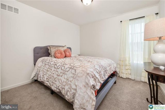 1043 LISA LN, Easton, PA 18045