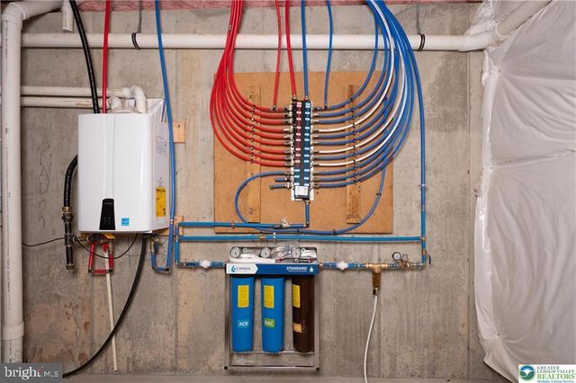 1043 LISA LN, Easton, PA 18045