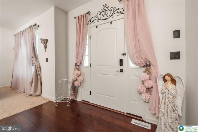 1043 LISA LN, Easton, PA 18045