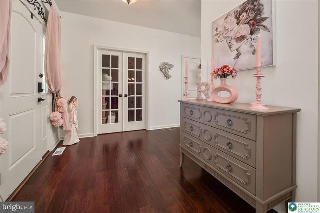 1043 LISA LN, Easton, PA 18045