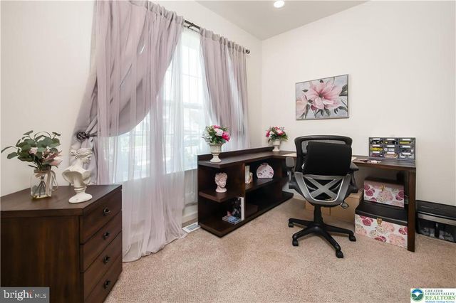 1043 LISA LN, Easton, PA 18045