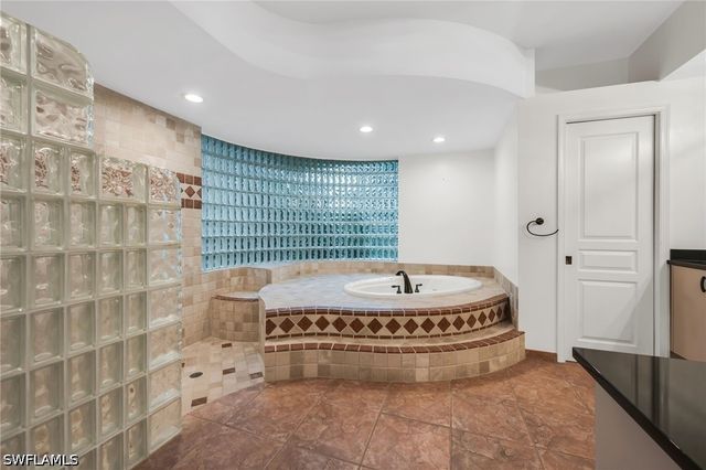 9736 Wilshire Lakes BLVD, Naples, FL 34109