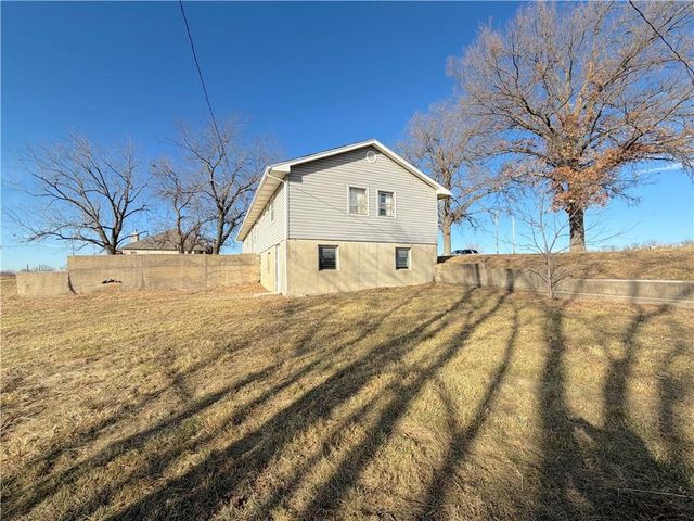 17787 Cantrell Road, Linwood, KS 66052