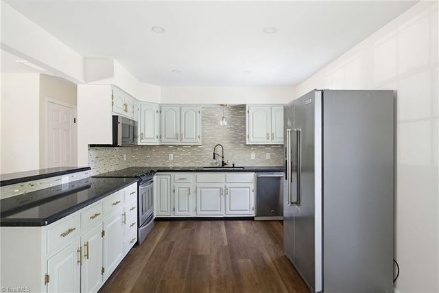 5595 Murray Road, Winston-salem, NC 27106