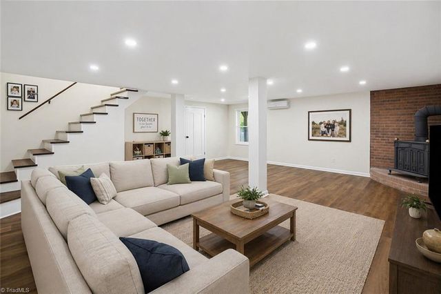 5595 Murray Road, Winston-salem, NC 27106