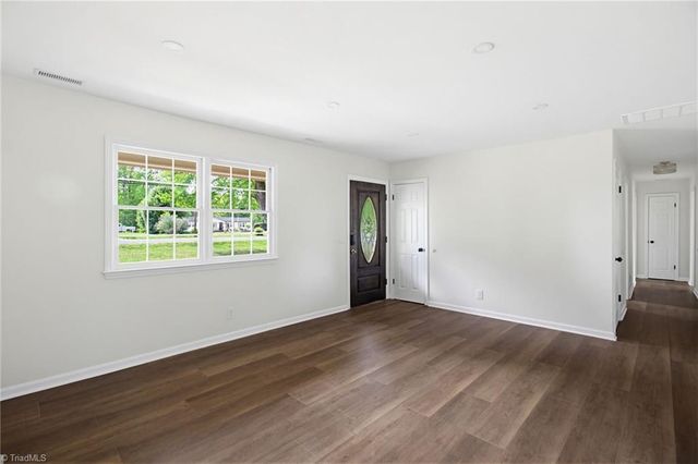 5595 Murray Road, Winston-salem, NC 27106
