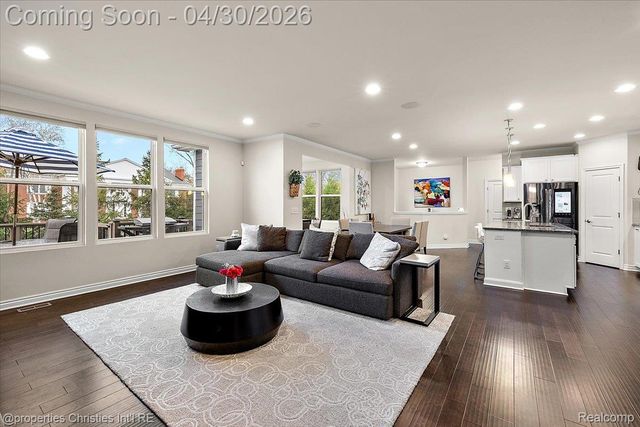 31035 Tremont Lane, Beverly Hills Village, MI 48025