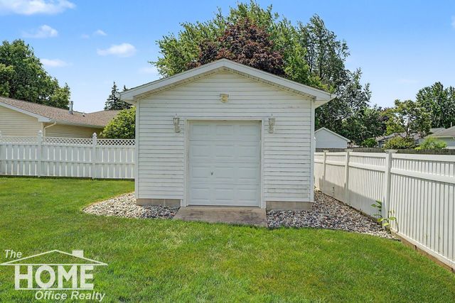 983 Krust Drive, Owosso, MI 48867