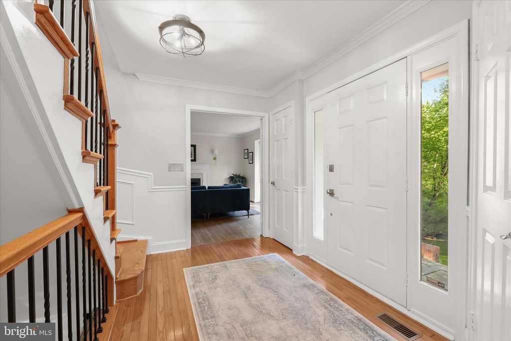 Image 10 of property listing at 625 SIDELING CT, Sykesville, MD 21784