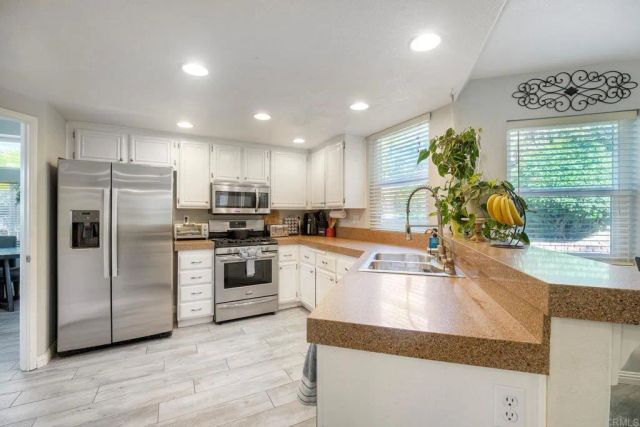 275 Royal Glen Drive, Fallbrook, CA 92028