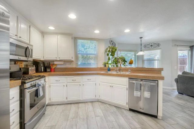 275 Royal Glen Drive, Fallbrook, CA 92028