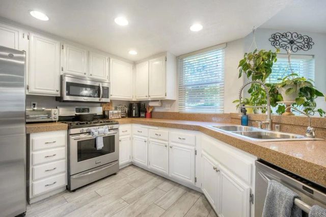 275 Royal Glen Drive, Fallbrook, CA 92028