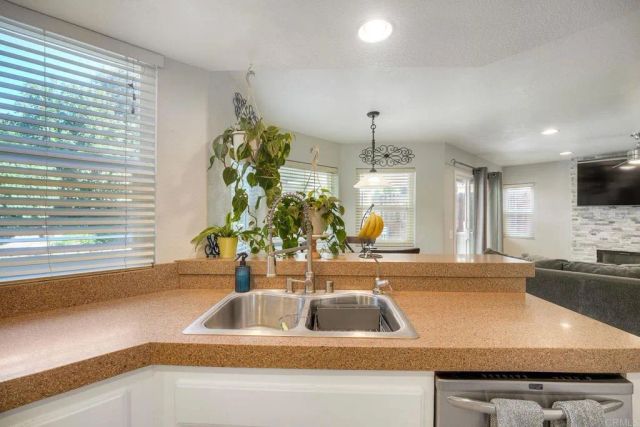 275 Royal Glen Drive, Fallbrook, CA 92028