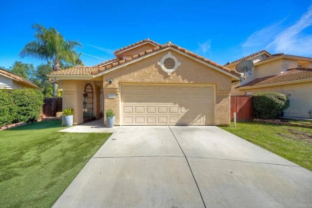 275 Royal Glen Drive, Fallbrook, CA 92028