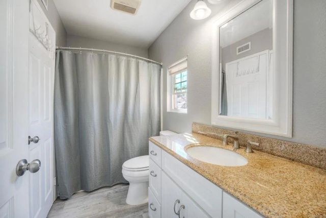 275 Royal Glen Drive, Fallbrook, CA 92028