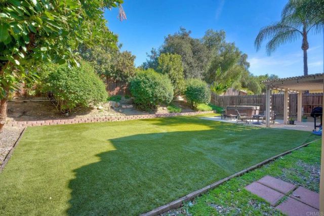 275 Royal Glen Drive, Fallbrook, CA 92028