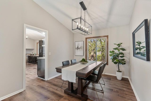 9515 Risewood Circle, Eden Prairie, MN 55347