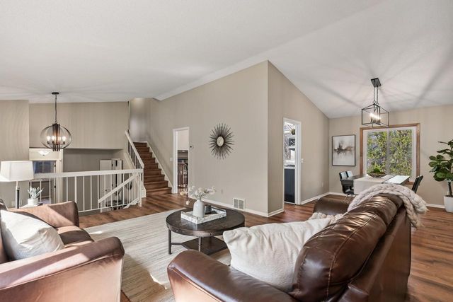 9515 Risewood Circle, Eden Prairie, MN 55347