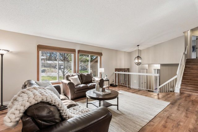 9515 Risewood Circle, Eden Prairie, MN 55347