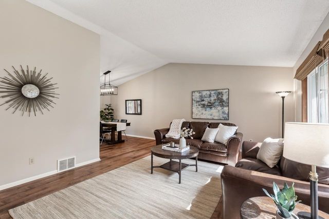 9515 Risewood Circle, Eden Prairie, MN 55347