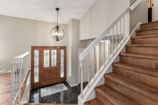 9515 Risewood Circle, Eden Prairie, MN 55347