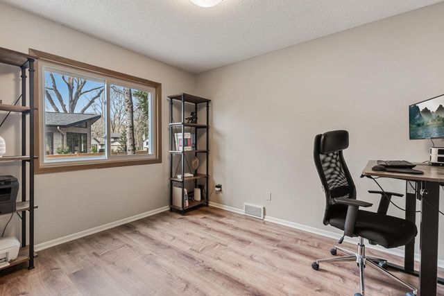 9515 Risewood Circle, Eden Prairie, MN 55347