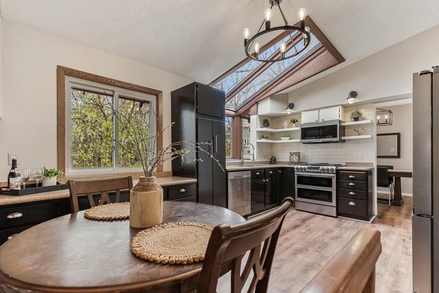 9515 Risewood Circle, Eden Prairie, MN 55347