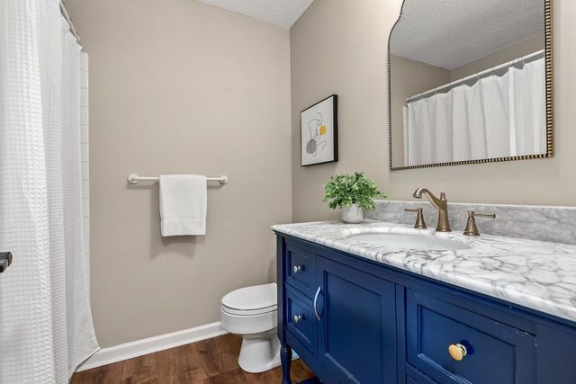 9515 Risewood Circle, Eden Prairie, MN 55347