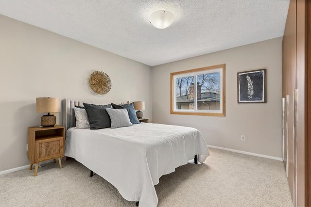 9515 Risewood Circle, Eden Prairie, MN 55347