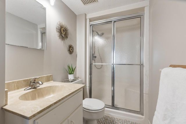 9515 Risewood Circle, Eden Prairie, MN 55347