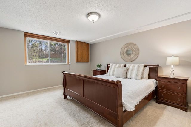 9515 Risewood Circle, Eden Prairie, MN 55347