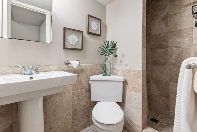 9515 Risewood Circle, Eden Prairie, MN 55347