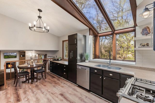 9515 Risewood Circle, Eden Prairie, MN 55347