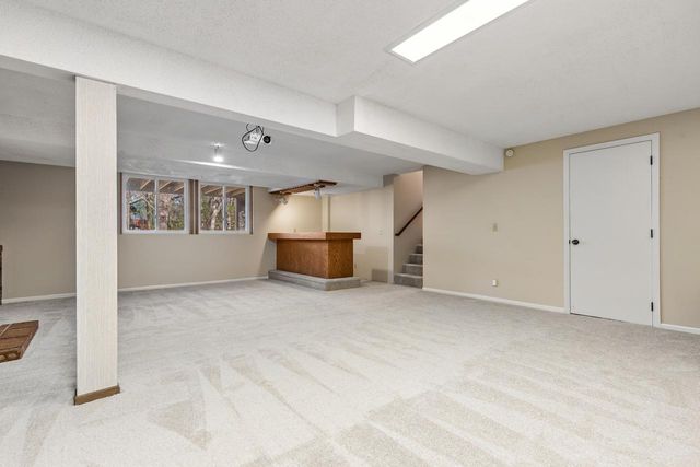 9515 Risewood Circle, Eden Prairie, MN 55347